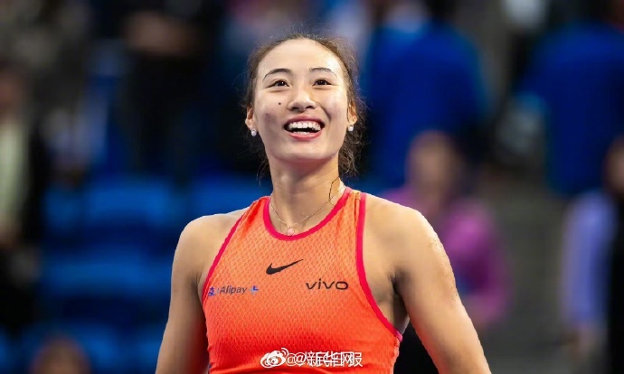 女子テニスWTA東京ツアーで中国の鄭欽文選手が優勝