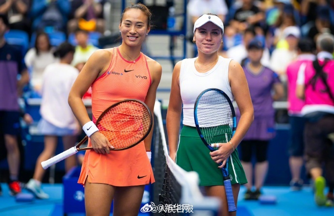 女子テニスWTA東京ツアーで中国の鄭欽文選手が優勝