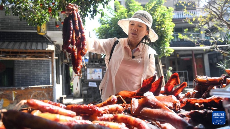 立冬を迎え燻製肉の香り漂うトン族の村　広西・三江