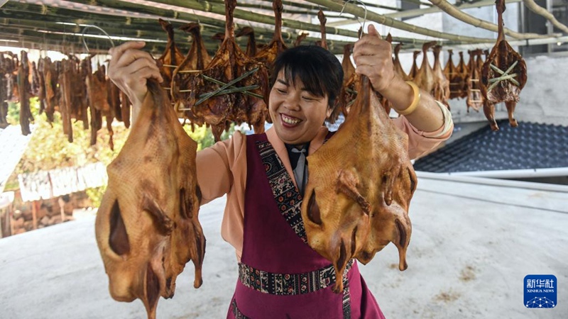 立冬を迎え燻製肉の香り漂うトン族の村　広西・三江