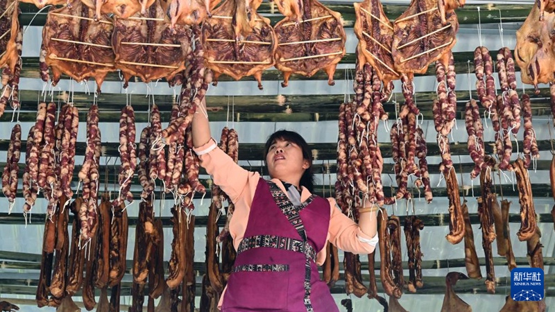 立冬を迎え燻製肉の香り漂うトン族の村　広西・三江