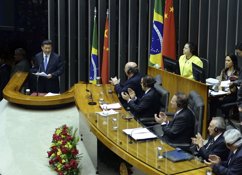 2014年7月16日、ブラジルの議会で「伝統的友好を発揚し、新たな協力の章を共に記す」と題する演説を行う習主席（撮影・劉建生）