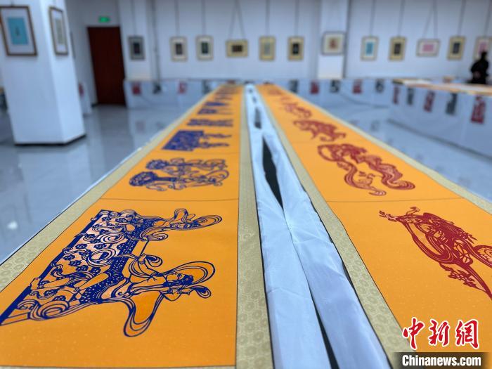 甘粛省蘭州市の伝統的な「切り絵」の作品展が開催