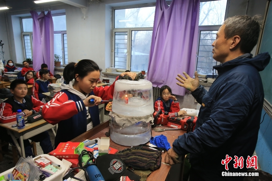 哈爾浜の学校が氷や雪を使った美術の授業を実施　黒竜江省