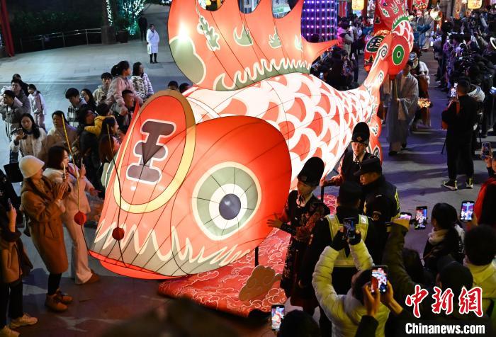 新年を祝う「無形文化遺産カーニバル」開催　浙江省杭州