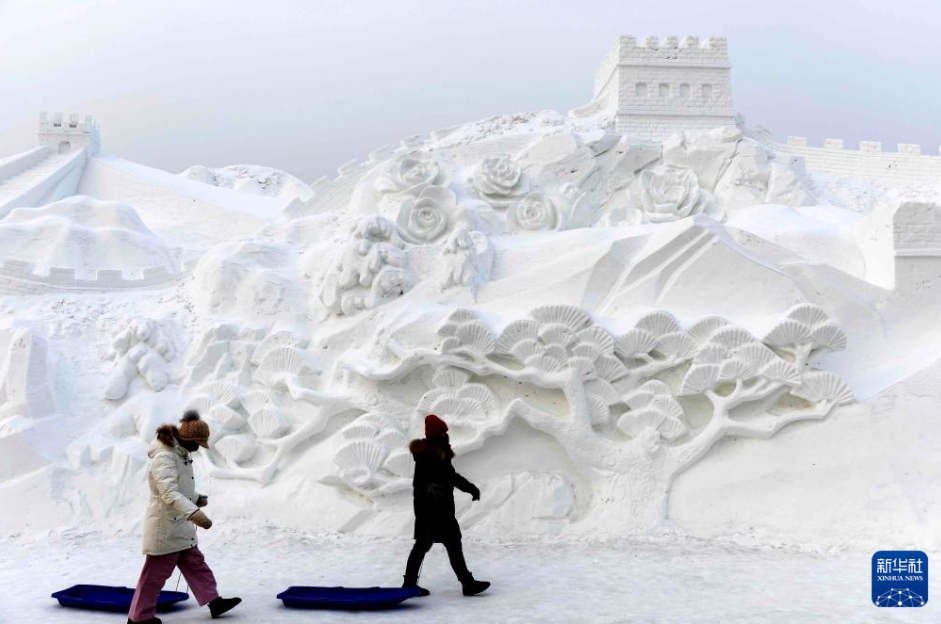 冬の哈爾浜に彩りを添える雪像アート　黒竜江省