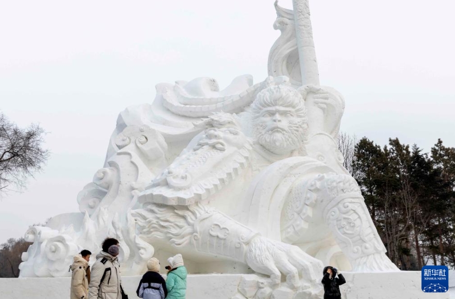 冬の哈爾浜に彩りを添える雪像アート　黒竜江省