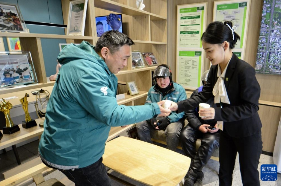 「持ちつ持たれつ」で心温まる都市に　北京八里荘が新職業にサービス提供