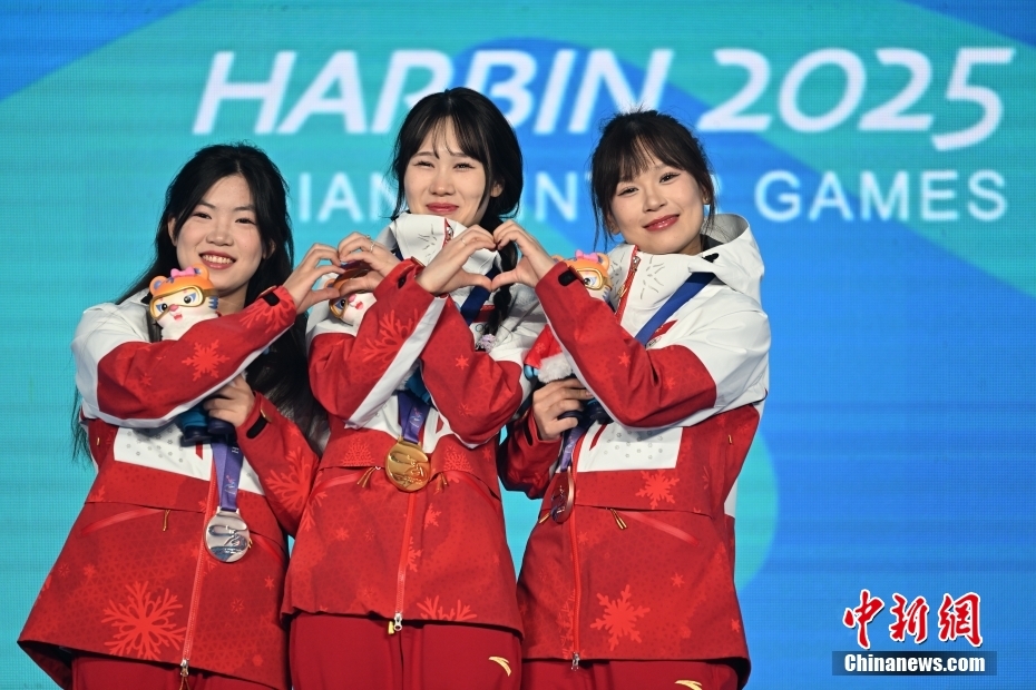 フリースタイルスキー女子ビッグエアで中国がメダル独占　アジア冬季競技大会