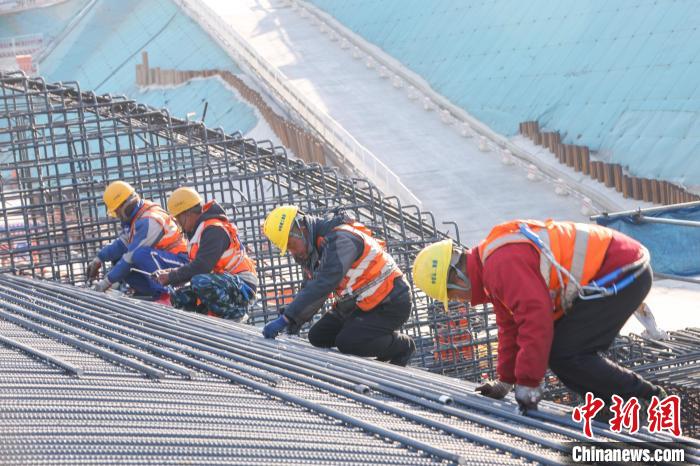 急ピッチで進む雄忻高速鉄道の雄安城際駅建設