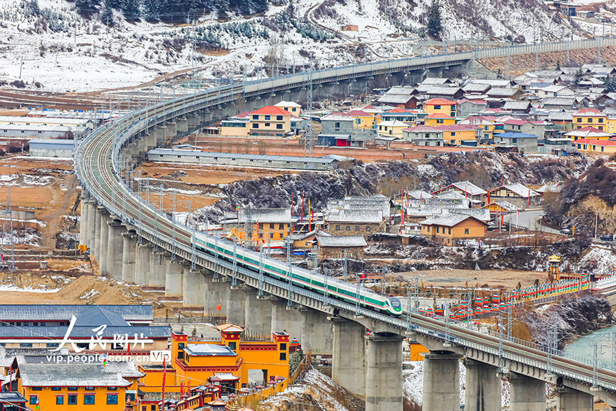 文化観光市場に寄与する川青鉄道　四川省阿壩