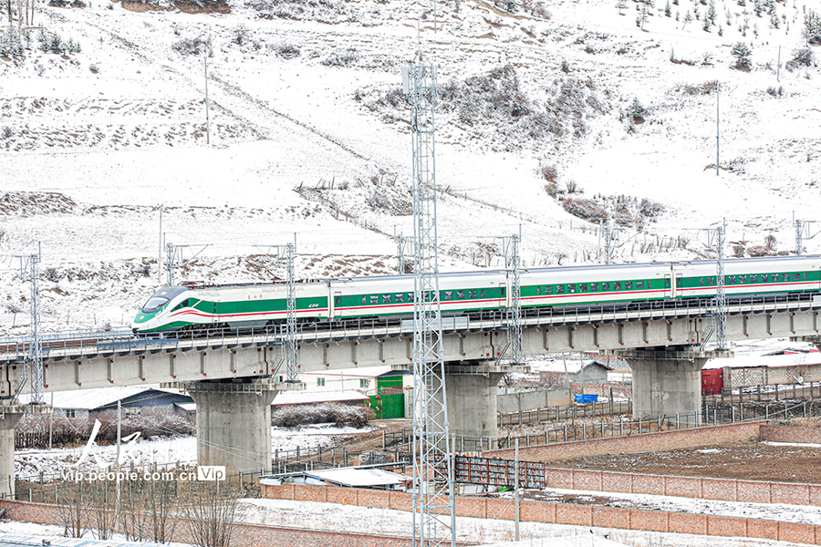 文化観光市場に寄与する川青鉄道　四川省阿壩