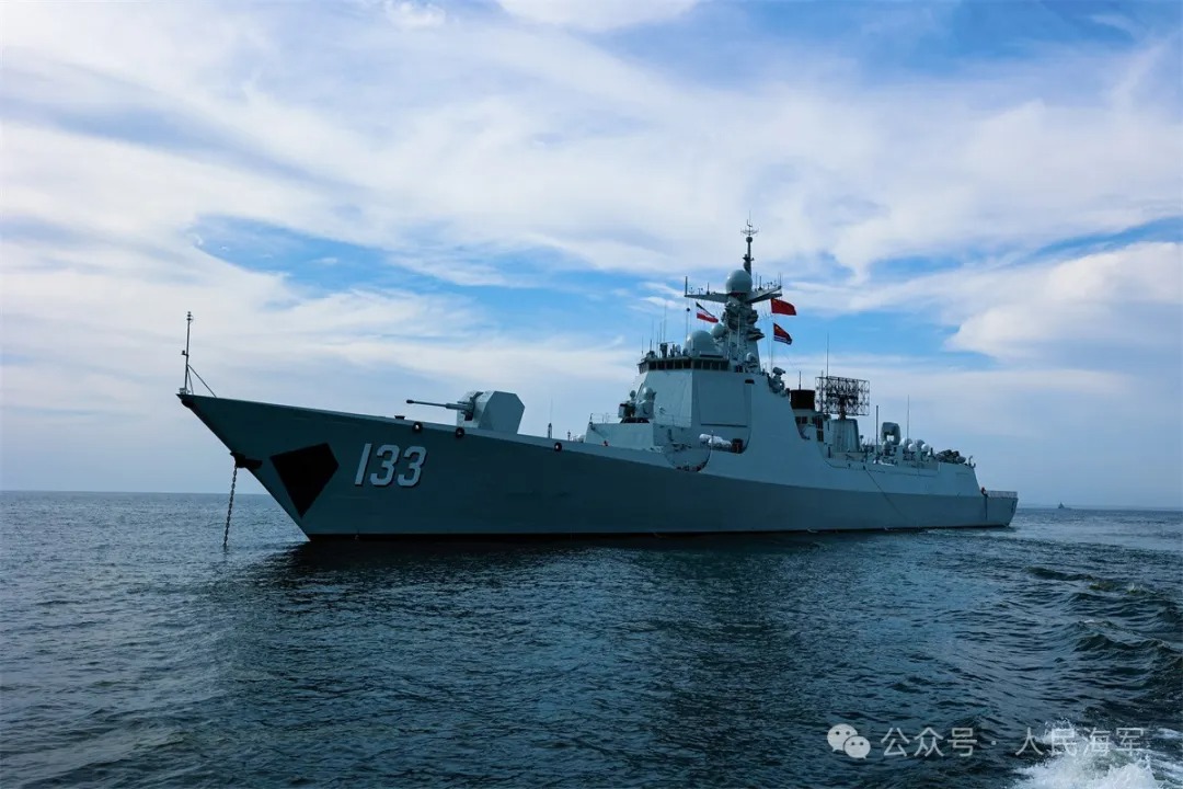 チャーバハール港沖に到着した中国海軍艦艇編隊