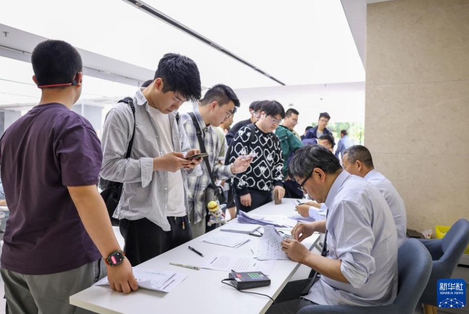電報業務が近く終了 電報受付に長蛇の列　浙江省杭州