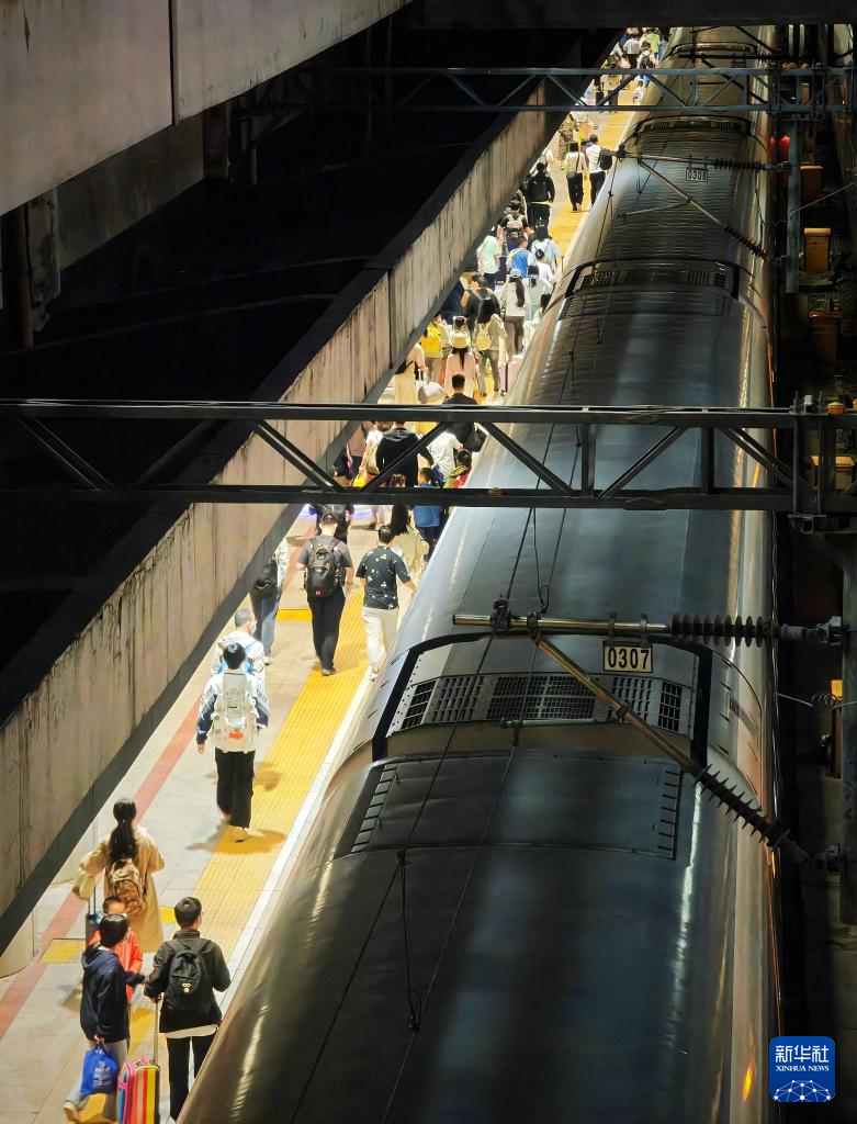 全国鉄道にメーデー連休前日の移動ラッシュ到来