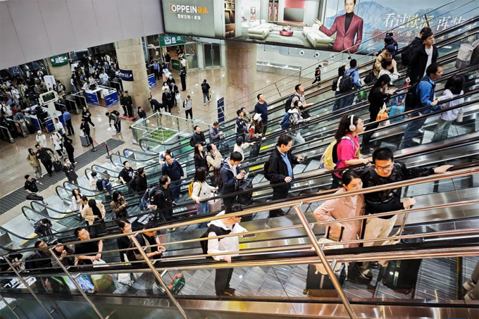 全国鉄道にメーデー連休前日の移動ラッシュ到来