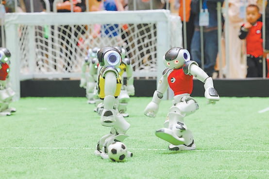 競技中のロボット。画像提供：懐柔区委員会宣伝部