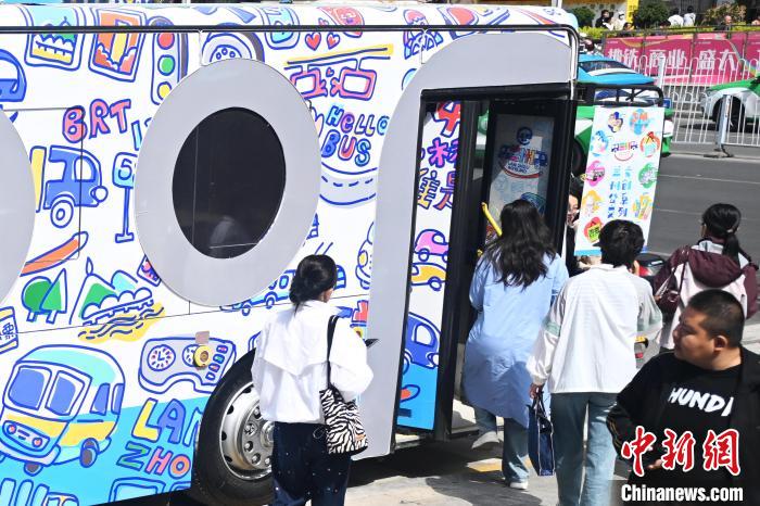 移動する博物館？文化クリエイティブテーマバスが登場　甘粛省蘭州