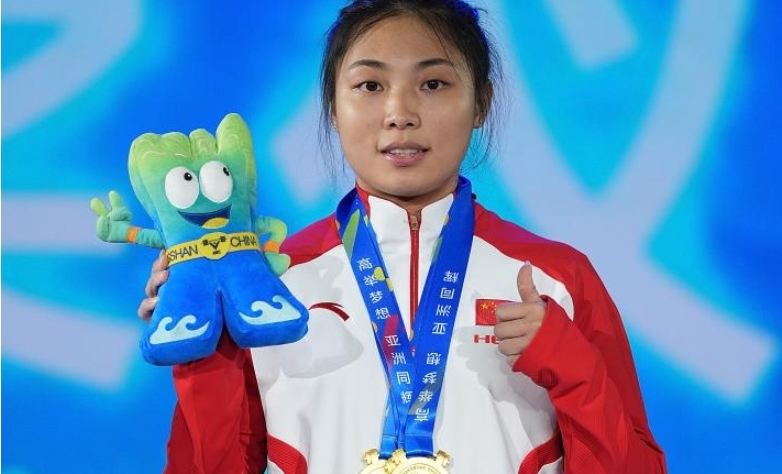アジアウエイトリフティング選手権で張海琴選手が女子55キロ級3種目のユース記録更新