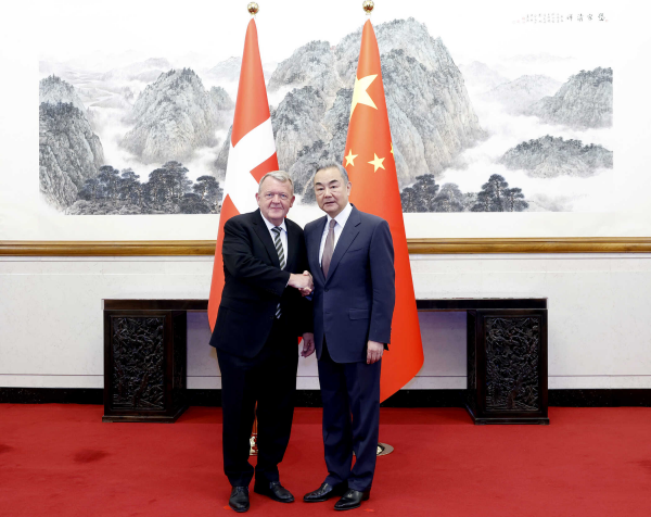 中国とデンマークが外相会談