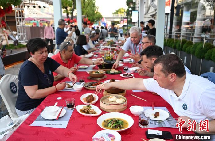 中国・中東欧グルメ人文交流イベントが人々を魅了　浙江省寧波