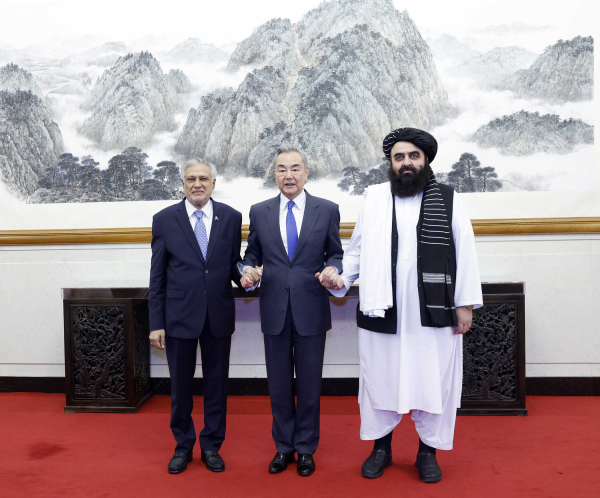 王毅氏が中国・アフガニスタン・パキスタン外相会合の成果を語る