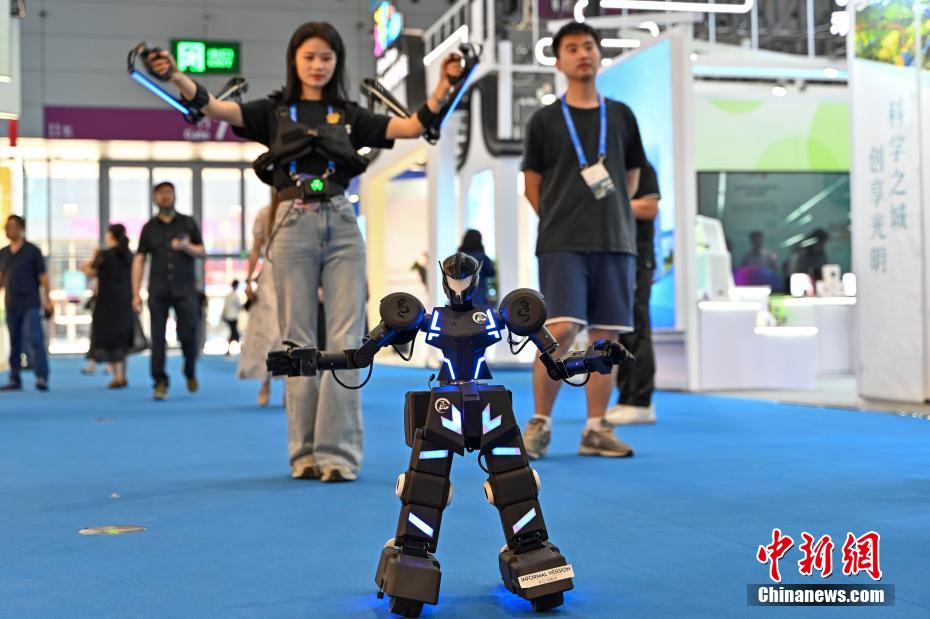 第21回中国（深セン）国際文化産業博覧交易会開幕　 AI展示エリアを初設置