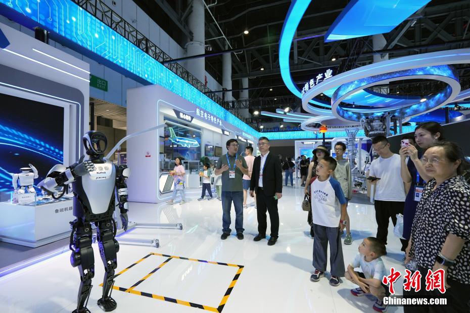 第20回西部国際博覧会が開幕　AIなど最先端の成果が勢揃い