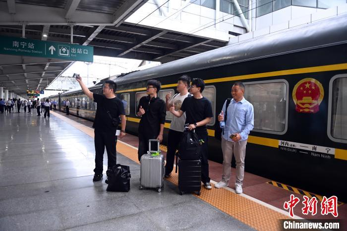 国際直通旅客列車に乗ってベトナムへ