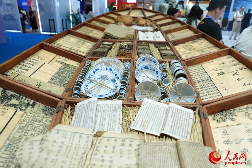 第21回中国国際文化産業博覧交易会が開催　中国テイストあふれる「お宝」が目玉に