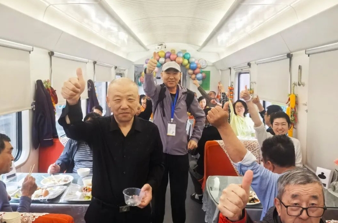 中国の観光列車でビュッフェメニューの提供開始