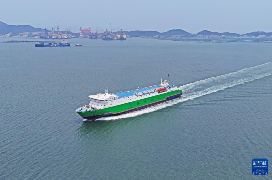 渤海海峡の新エネルギー車海上輸送ラインが開通　山東省煙台