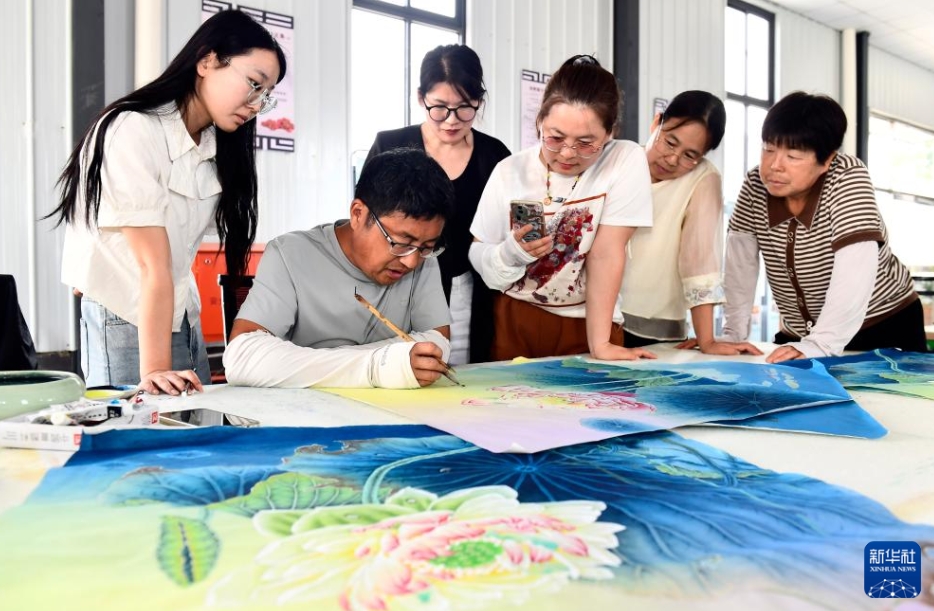 「富の花」を咲かせる工筆画　山東省巨野