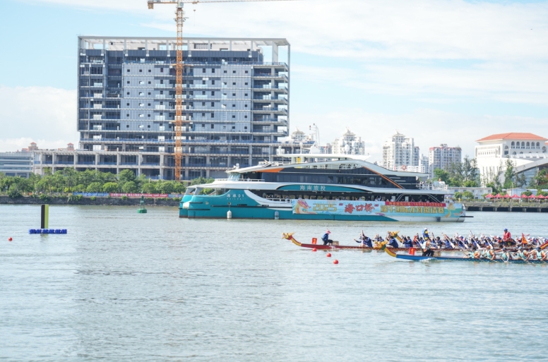 2025「海口杯」端午国際ドラゴンボート招待レースの様子（写真提供・主催者）。