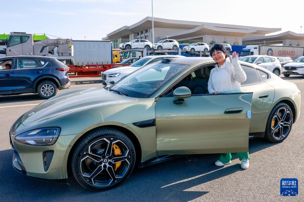 コルガスの「移送ドライバー」たち　中国製新エネ車の中央アジア輸出で活躍