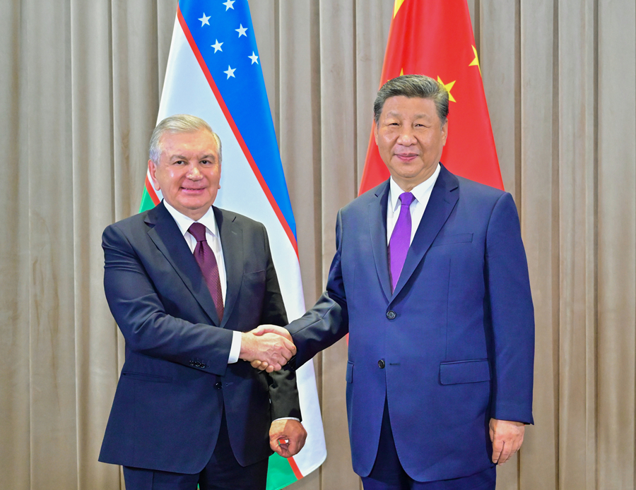 習近平国家主席がウズベキスタンのミルジヨエフ大統領と会談