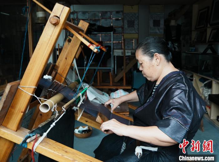 世界で唯一の金属刺繍「苗族錫繍」を訪ねて　貴州省