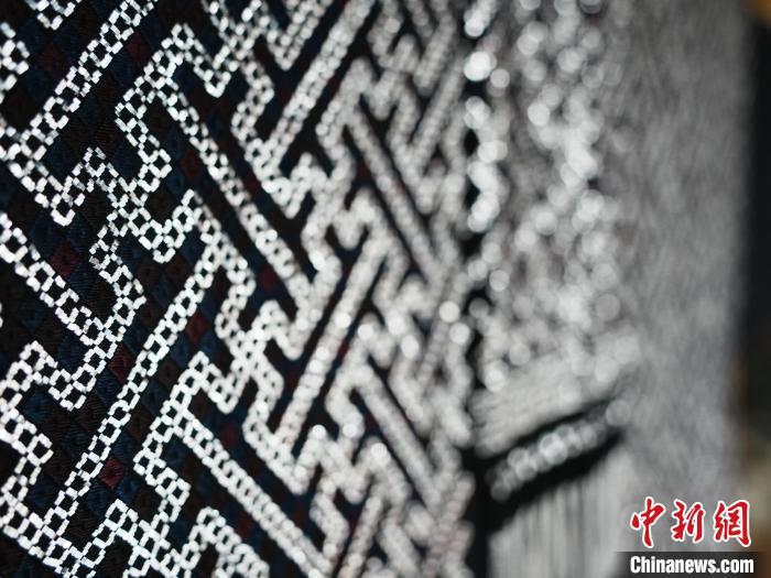 世界で唯一の金属刺繍「苗族錫繍」を訪ねて　貴州省
