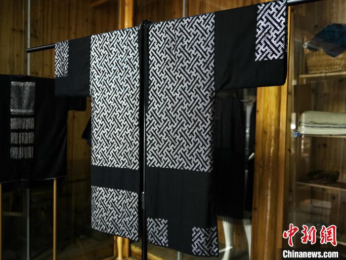 世界で唯一の金属刺繍「苗族錫繍」を訪ねて　貴州省