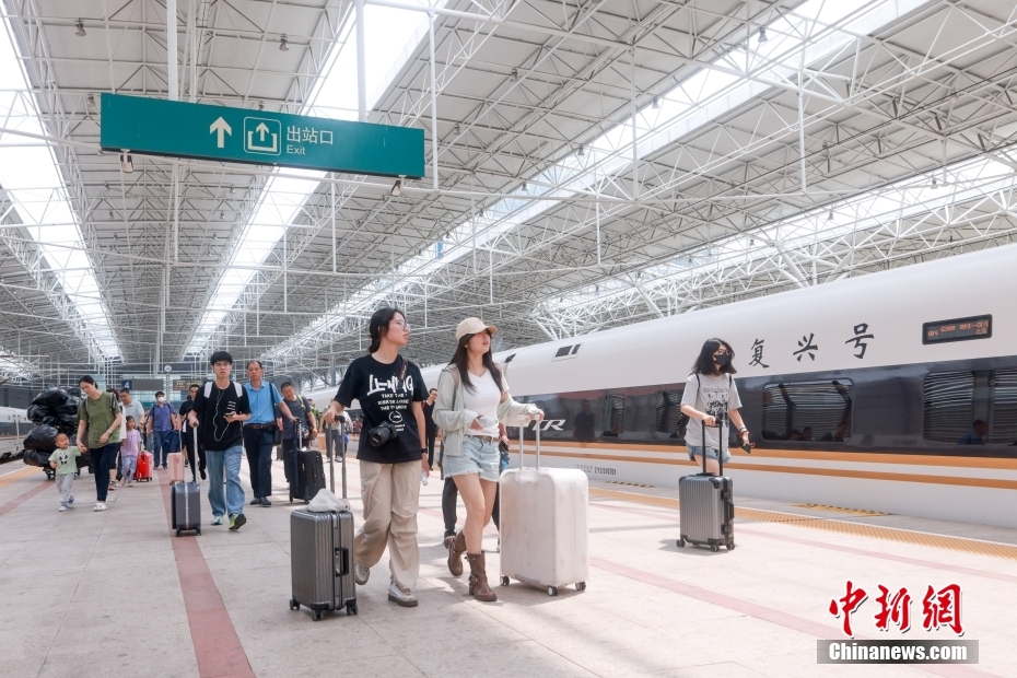 中国全土で夏休みの帰省・旅行に伴う鉄道輸送体制スタート