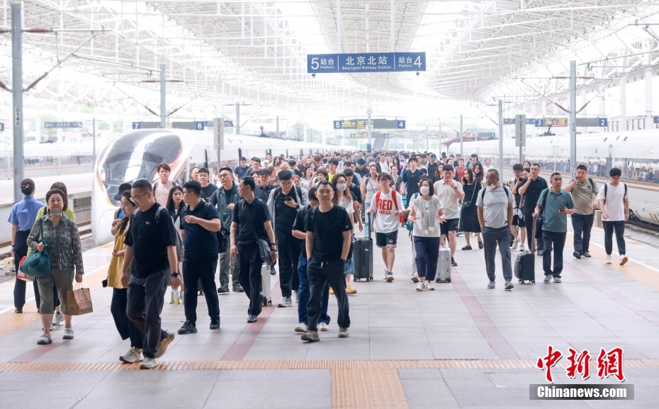 中国全土で夏休みの帰省・旅行に伴う鉄道輸送体制スタート