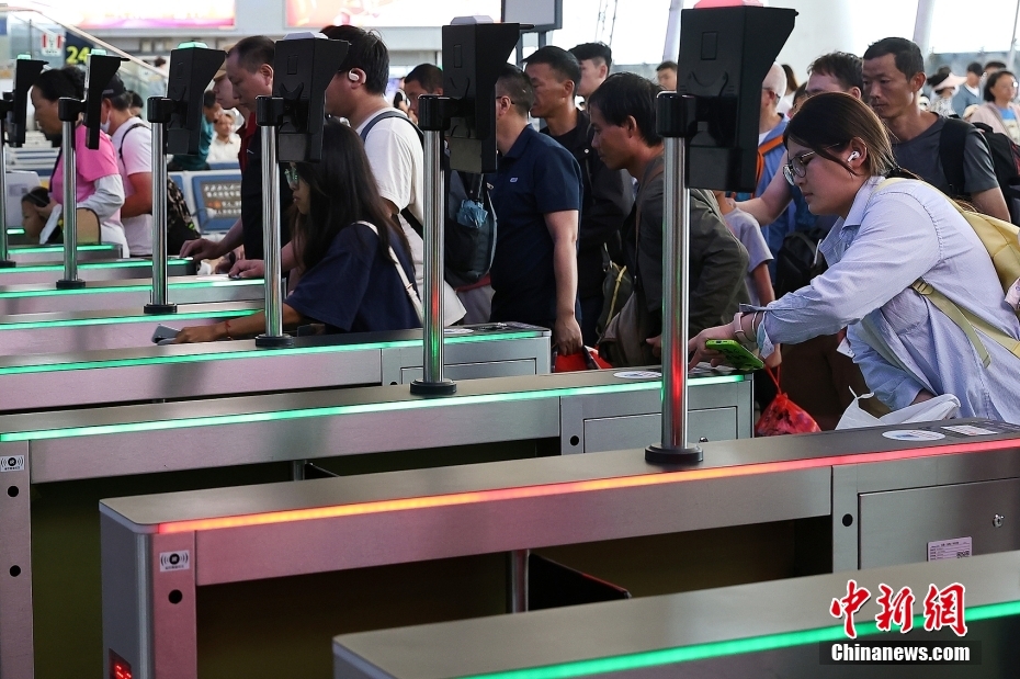 中国全土で夏休みの帰省・旅行に伴う鉄道輸送体制スタート