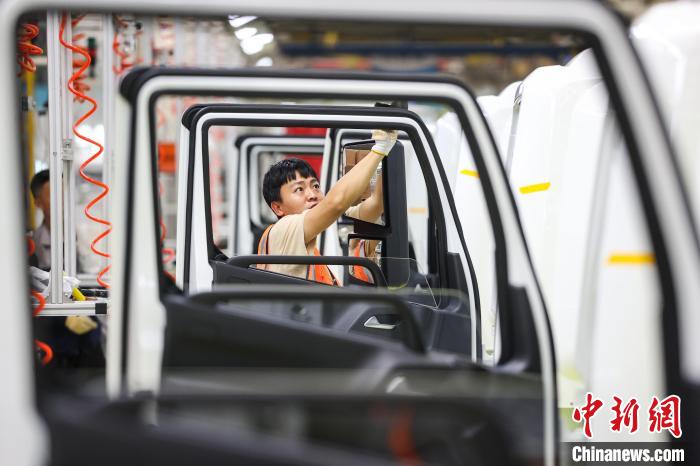 生産に追われる新エネルギー車メーカー　貴州省貴安新区
