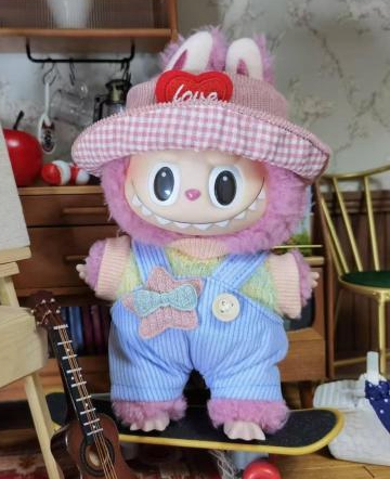 中国の人気キャラグッズ「LABUBU」の着せ替え用の服が新たなトレンドに