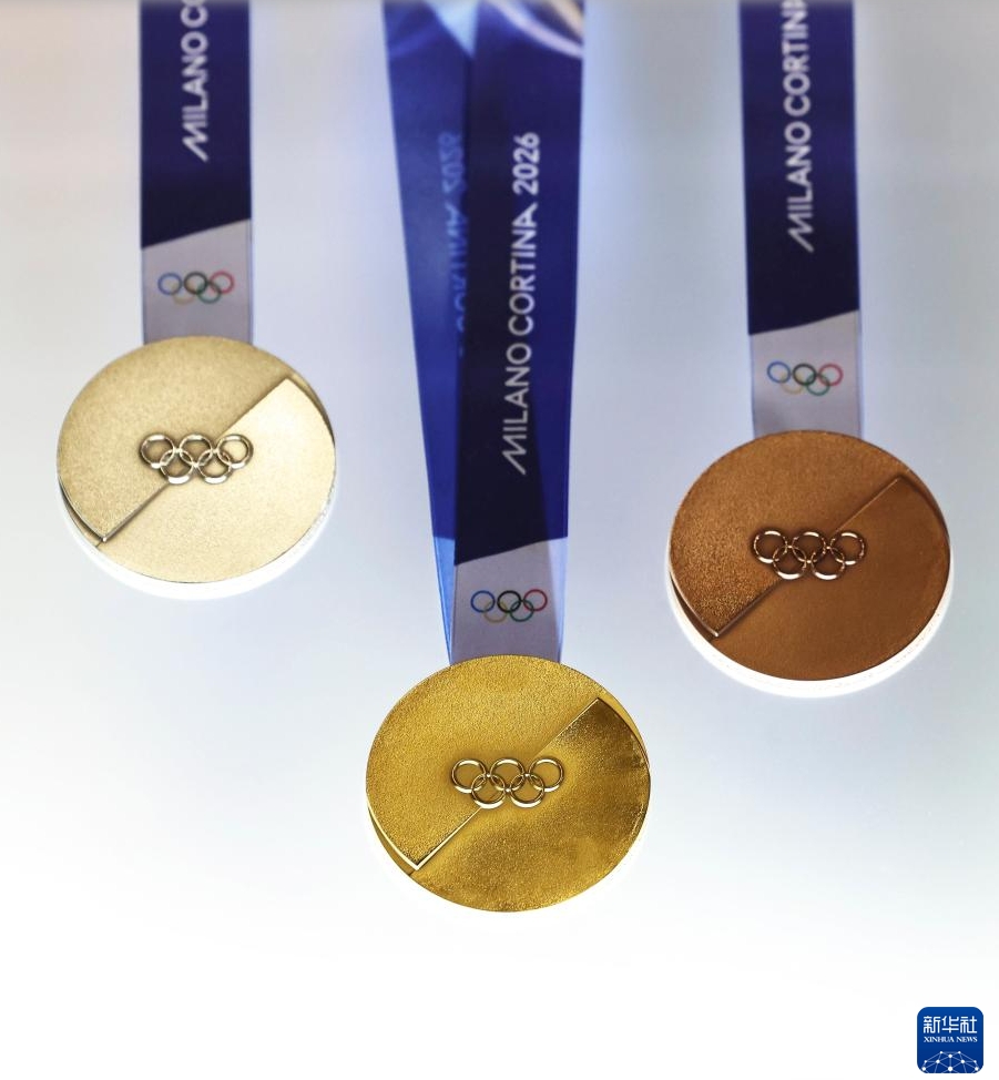 2026年冬季オリンピック・パラリンピックのメダルが初公開