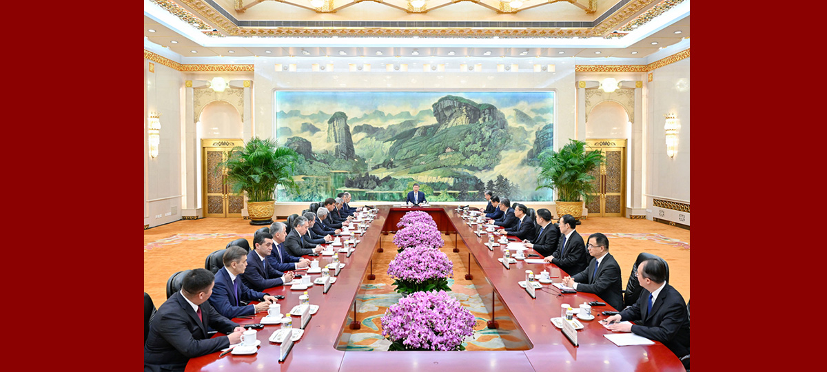 習近平国家主席が上海協力機構外相会議に出席する各国外相らと会見