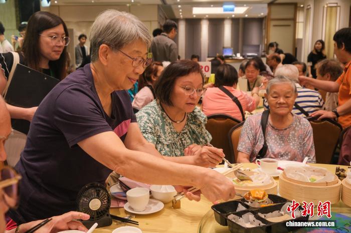 「やわらか食」の普及めざし香港特区の「マキシム」がイベント
