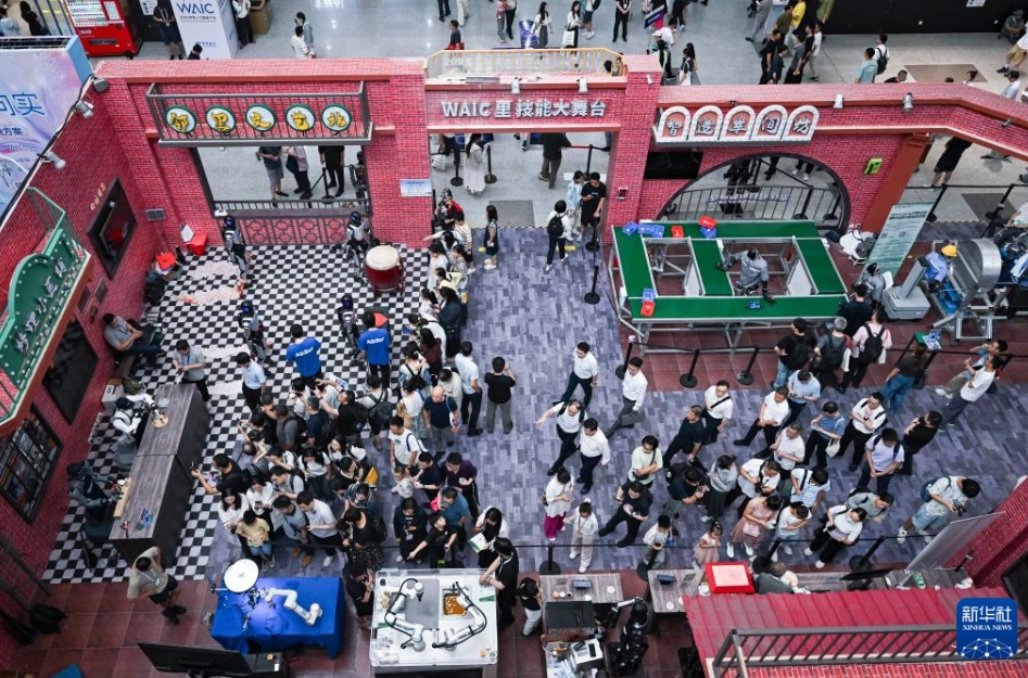 格闘技、書道、各種作業！才能あふれるロボットが続々とお披露目　世界AI大会