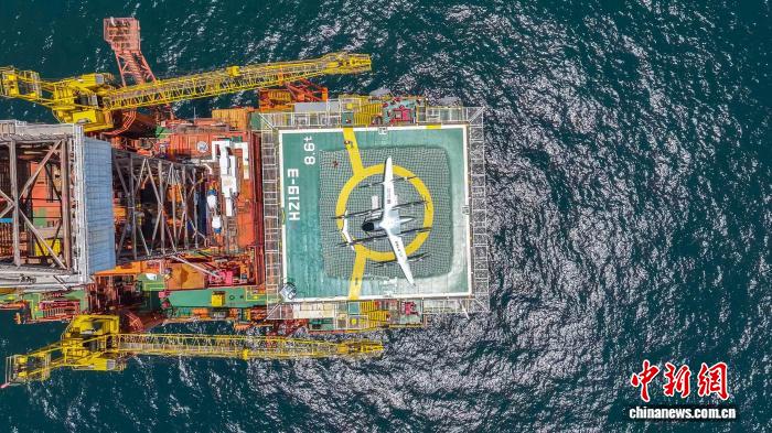 8月3日、世界初の2トン級eVTOLによる海上石油プラットフォーム飛行が完了。（画像提供：中国海油深セン分公司）
