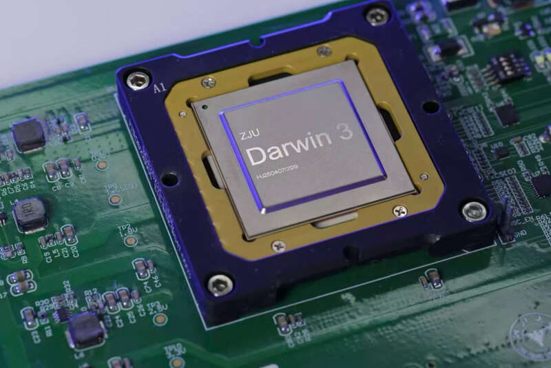 第3世代Darwin脳型コンピューティングチップ。